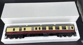R32-13a Accucraft Mk 1 One Corridor Coach Carmine And Cream Used But In Nice Shape Box