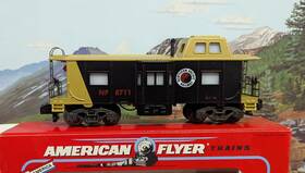 6-48711 American Flyer S Northern Pacific Bay Window Caboose