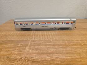 Amtrak 50052 Ho Scale Passenger Car Silver Red Blue Stripe Pre-built 1 87