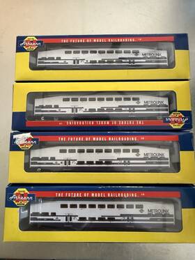 24444 Athearn N Scale Metrolink Bombardier Passenger Coaches 4 Cars