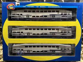 25903 Athearn Ho Rtr #25903 Bombardier 3 Car Set - 2 Coaches And Control Metrolink