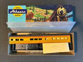 7017 Athearn 5993 Ho Bev-bel Corp. Milwaukee Road Vista-dome #7017 Kit - Yellow