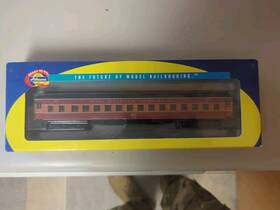 7864 Athearn Southern Pacific Daylight Heavyweight Passenger Round Roof Coach