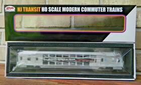 20004132 Atlas Ho Nj Transit Commuter Train Multi-level Coach / Toilet Car Safety Slogan