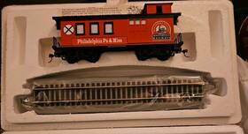 14-01347-001 Bachmann Ho Scale Caboose Hawthorne Village Philadelphia Pa And Miss With Tracks