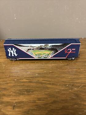 14-07861-008 Bachmann Hawthorne Village New York Yankees Stadium Box Car With Crossing Gate And Coa