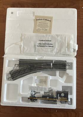 14-07892-008 Bachmann Hawthorne Village Pittsburg Steelers Spotlight Car With Tracks