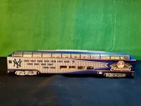 14-09018-004 Bachmann Hawthorne Village New York Yankees World Series Dome Car Ho Scale With Track