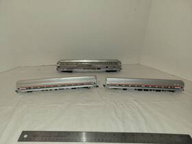 70105 Bachmann 3 Vtg Ho Amtrak Passenger Cars 1 Is Full Dome Untested Parts/repair