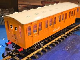 Bachmann Thomas & Friends K100419 G Gauge And Clarabel Passenger Coach Excellent