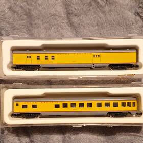 0001-04041e Con-cor N Scale Union Pacific Observation And Rpo/baggage Cars Yellow/gray