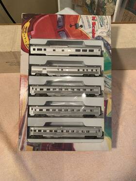 0003-54007 Con-cor N Scale Frisco Streamlined Corrugated 5-car Passenger Set
