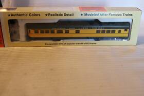 000976 Con-cor Ho Scale Observation Car Chicago And North Western Green Yellow #7200