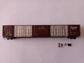 001-555702 Con-cor N Scale Hi-cube Box Car - Southern Pacific Livery #615544