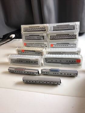 003-5400051 Con-cor N Scale 13 Car Corrugated Passenger Lot Burlington