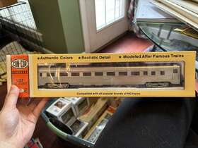 223-701 Con-cor 85ft Coach Corrugated Sides Ho Gauge Undecorated