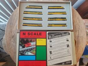 57787 Con-cor N Scale Chicago And North Western Passenger Set Inch 400 Special Premier