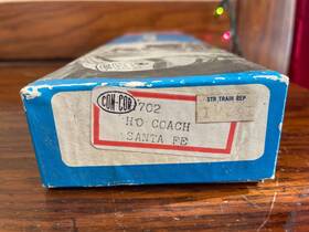 H702 Con-cor - Ho Scale Santa Fe Coach Car H702 Con-cor - Ho Scale Santa Fe Coach Car