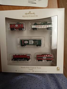 Qxm8157 Hallmark North Pole Central Train Lionel