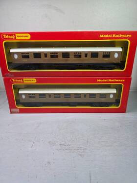 R.746 Hornby Model Railways R.745 Set Of 2 Coach Passenger Cars Brand New Ob