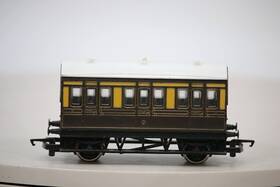 R213 Hornby Gw Gwr Chocolate Cream 4 Wheel Composite Coach