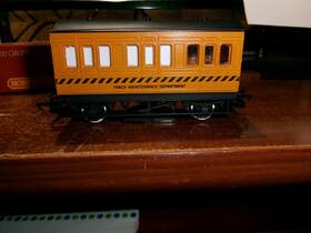 Hornby R296 Railway Oo Gauge Scale Track Cleaning Coach