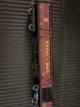 R412 Hornby Royal Mail Operating Coach 00 Gauge With Net