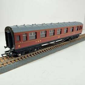 R4130b Hornby Oo Scale Lms Composite Coach #4001 R4130b Hornby Oo Scale Lms Composite Coach #4001
