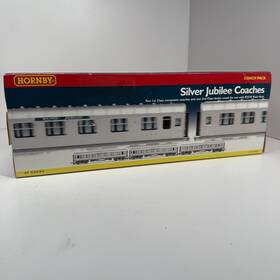 R4168 Hornby Oo Scale Silver Jubilee Coaches 3 Car Set #1582 #1587 R4168 Hornby Oo Scale Silver Jubilee Coaches 3 Car Set #1582 #1587