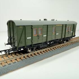 R4301b Hornby Oo Scale Sr Maunsell Passenger Brake Van C #721 R4301b Hornby Oo Scale Sr Maunsell Passenger Brake Van C #721