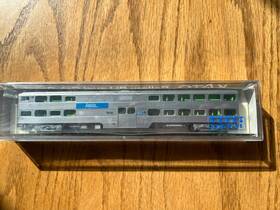 156-0943 Kato N Scale Gallery Bi-level Cab-coach Chicago Metra #8548