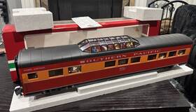 34580 Lgb G Scale Southern Pacific Vista Dome Passenger Car With Box Metal Wheels 34580 Lgb G Scale Southern Pacific Vista Dome Passenger Car With Box Metal Wheels