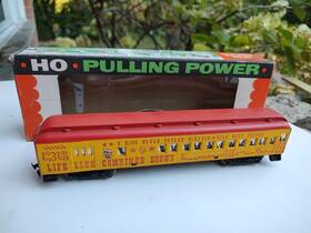 T585 Life-like Trains Model Circus Passenger Train Car Ho Scale. Vintage