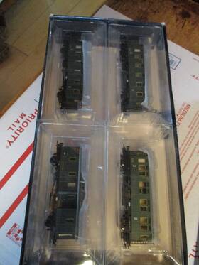 Up-t7503 Lilliput Ho Scale L 350013 4 X Four Wheel Coaches In Drg Livery. New Up-t7503 Lilliput Ho Scale L 350013 4 X Four Wheel Coaches In Drg Livery. New