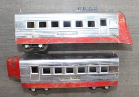 1700-1701 Lionel Jr Prewar O Gauge #1700 And 1701 Red Chrome Passenger Cars B2