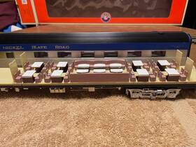 2527510 Lionel Nickel Plate 21 Inch Station Sounds Diner Cleveland With Chair Backs
