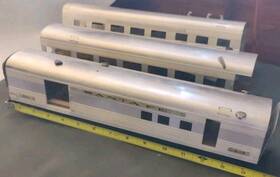 30291 Lionel Vtg Lot 3pc 14 Inch Aluminum Train Cars For Parts/project Santa Fe 302 Passenger