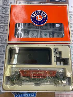 6-26753 Lionel 2001 Christmas Presents Dump Car O Gauge