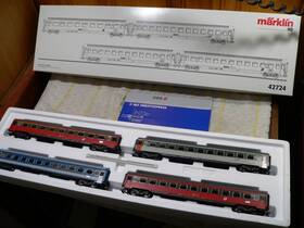 42724 M Rklin H0 Express Paris-budapest 4 Schnellzugwagen Der Sncf/ Bb/mav Set