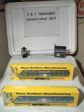 901-902 Metra Ho Scale Three Brothers Manufacturing # 901 Cab And 902 Coach Bi-level Cars