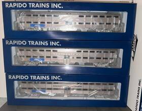 145008 Rapido Gallery Cars Metra Bnsf Set #4 Cab Car And Two Coaches