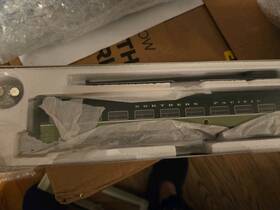 100040 Rapido Trains Train Lightweight Coach Northern Pacific #585