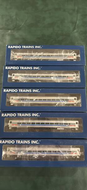 128560 Rapido Trains Inc. Ho Scale Septa Comet 5 Car Set