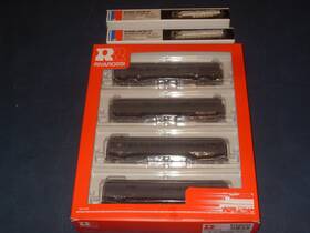 Rt600232 Rivarossi Set Of 4 Up H/w Passenger Cars With 2 Walthers Lighting Kits Rt600232 Rivarossi Set Of 4 Up H/w Passenger Cars With 2 Walthers Lighting Kits