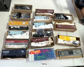 1967h Roundhouse Fun Lot Clean Train Railroad -free Shipping. 3274