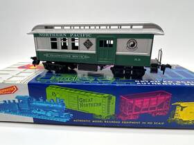 3704 Roundhouse Ho Scale Overton Coach Northern Pacific #3704
