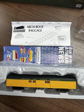 86529 Roundhouse Brand New Chicago And North Arch-roof 8677 Baggage Car