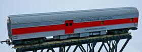 R.442 Tri-ang Hornby Ho Oo Transcontinental Baggage Car Silver Red 1962-65