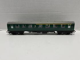 S15873 Tri-ang Hornby R622 Triang Br 1st/2nd Composite Coach Green Seats