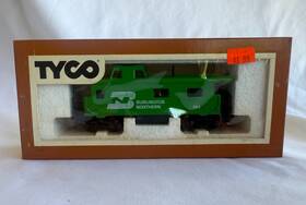 327-17j Tyco 327-17 Vintage Ho Scale Burlington Northern Caboose #156